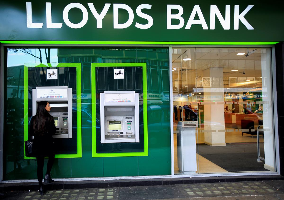 Britain’s Lloyds Bank to Close Another 48 Branches
