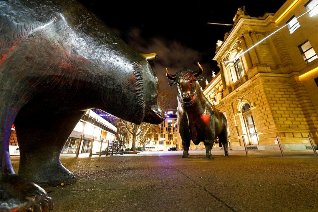 Stocks Brace for Blockbuster Earnings Week, Pause After 8 Days of Gains