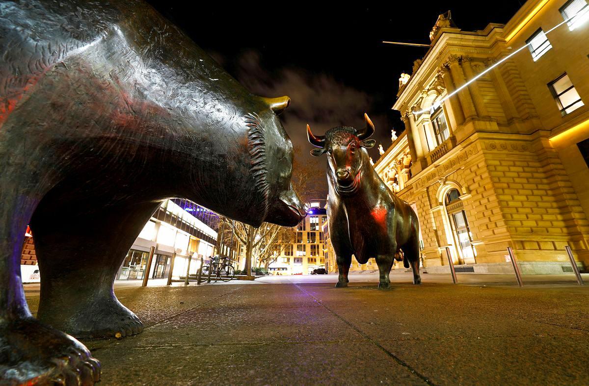 Stocks Brace for Blockbuster Earnings Week, Pause After 8 Days of Gains