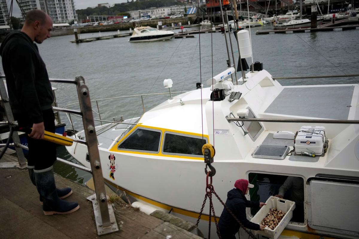 France to Announce Sanctions Amid Fishing Dispute With UK