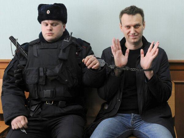 Russian opposition leader Alexei Navalny (R) poses for the press in court in Moscow, Russia, on March 30, 2017. (AP Photo)