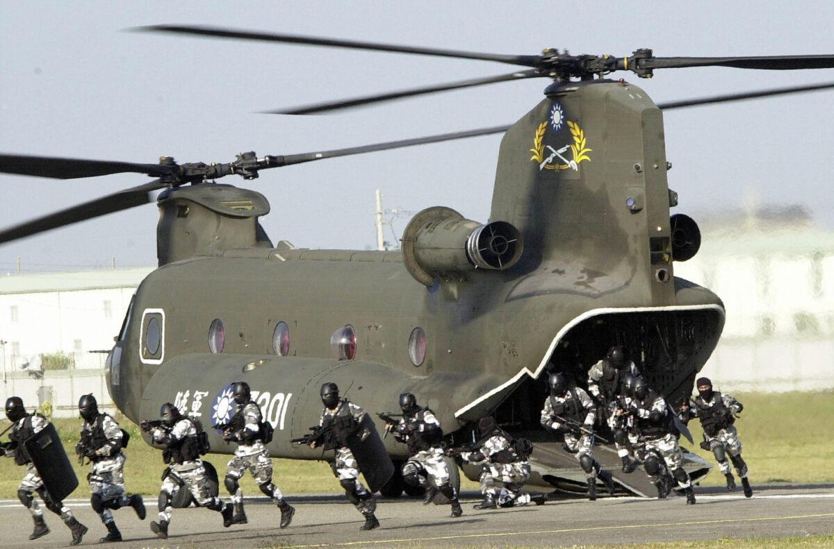 A Taiwanese special operations unit jump from a U.S.-made CH-47SD helicopter at Kuijen army base during an anti-terrorism exercise in Taiwan on Jan. 6, 2004. (Sam Yeh/AFP via Getty Images)