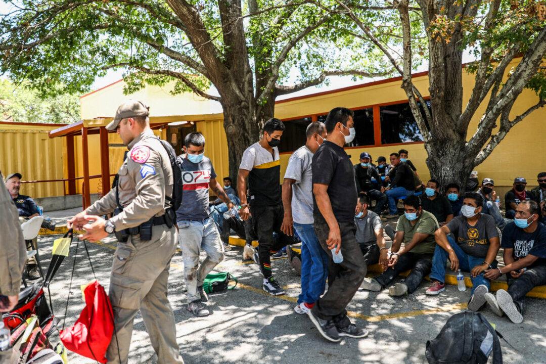 Militia Moves Into Texas Border County to Deter Illegal Immigration