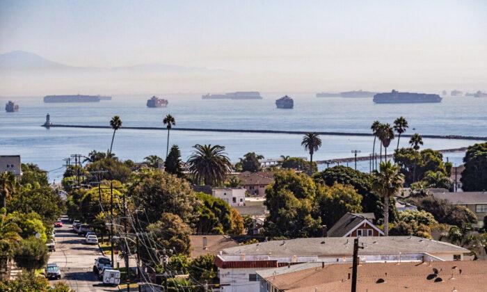 Record Number of Container Ships Waiting Off Ports of Long Beach, Los Angeles: Executive