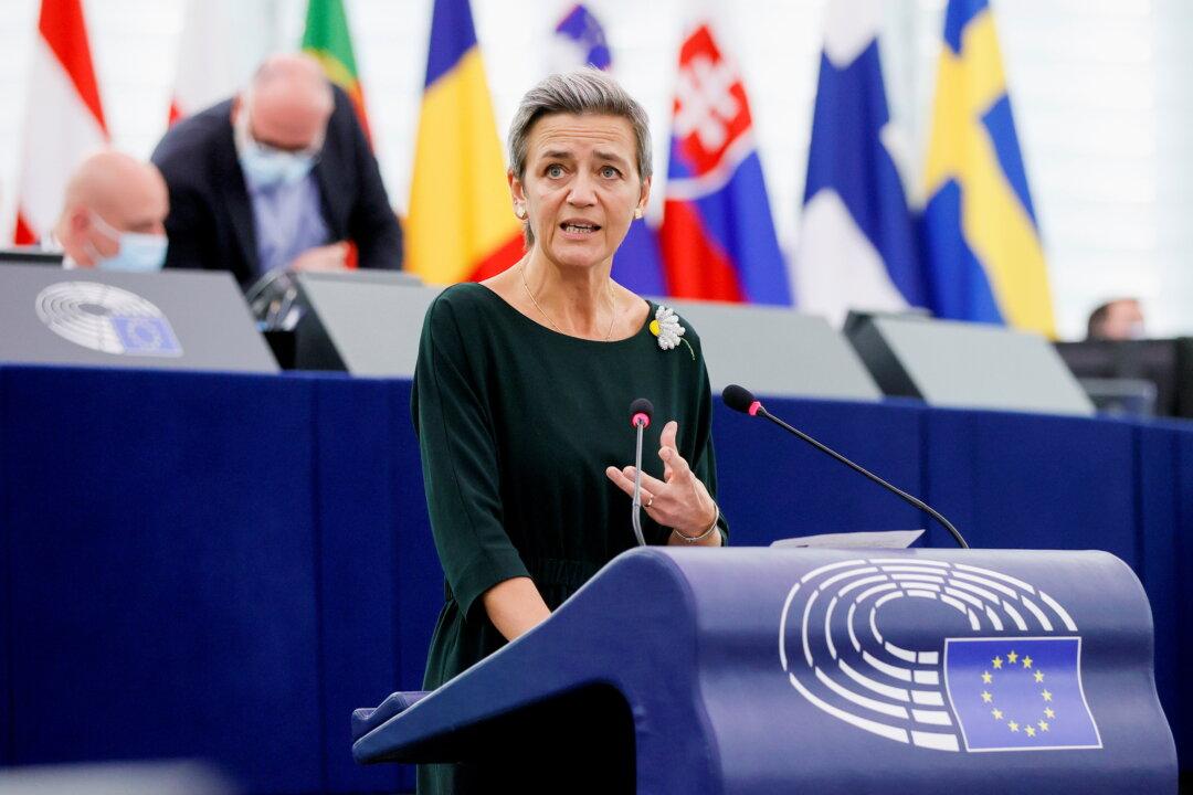 EU Competition Commissioner Warns of More Anti-Cartel Raids, Criticises ‘No-Poach’ Deals