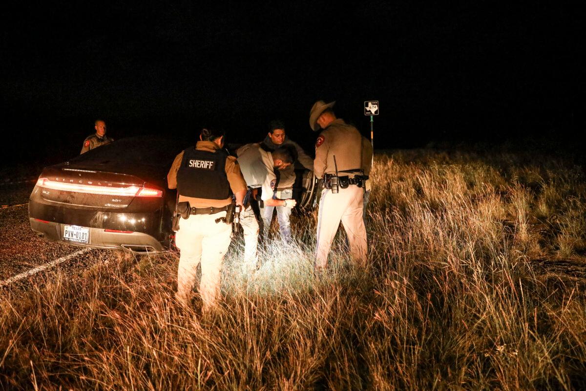 Kinney County Sheriffs deputies, along with Texas state troopers, arrest a U.S. citizen transporting four illegal aliens to San Antonio ,in Kinney County, Texas, on Oct. 20, 2021. (Charlotte Cuthbertson/The Epoch Times)