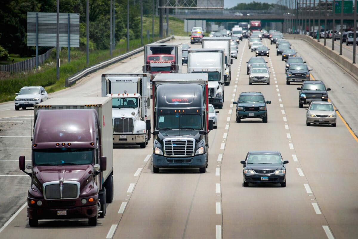 Semi-trucks travel along I-94 near Lake Forest, Ill., on June 21, 2019. (Scott Olson/Getty Images)