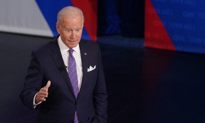 Biden Says Police Officers Who Refuse to Get a COVID-19 Vaccine Should Be Fired