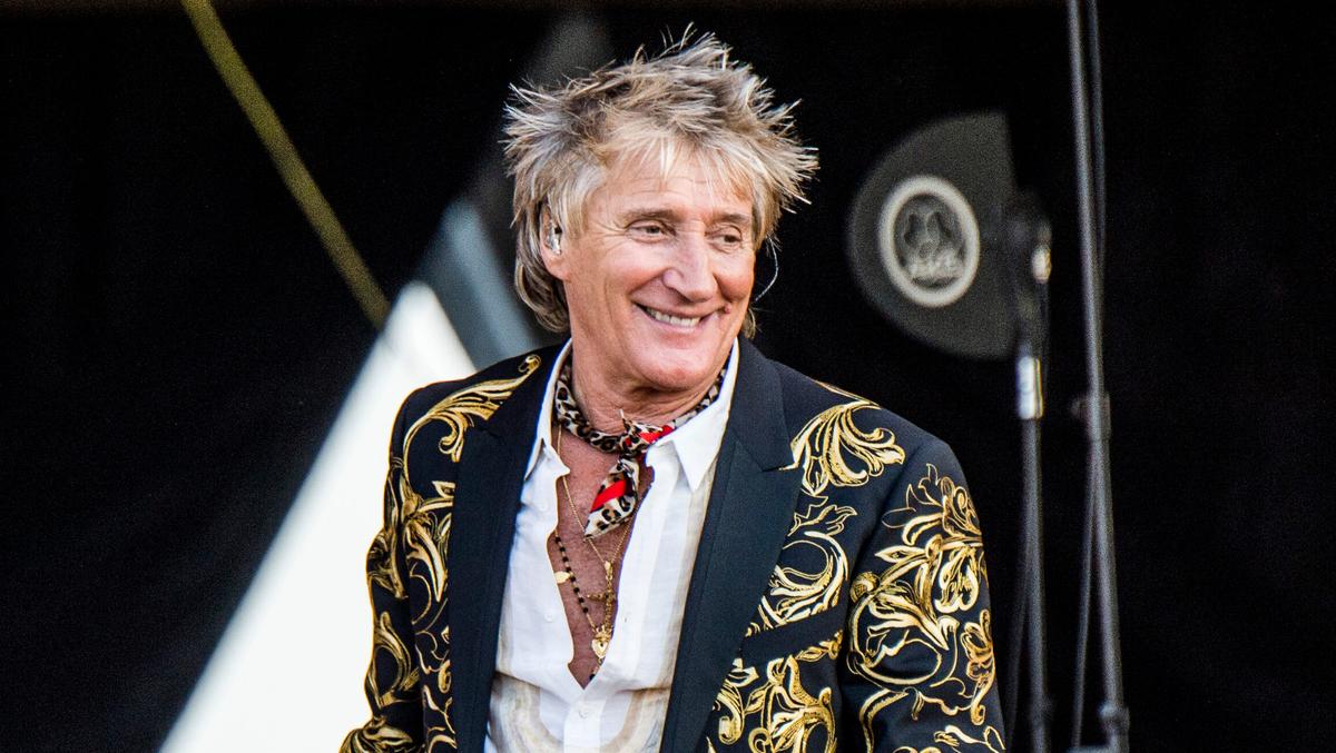 Rod Stewart’s Plea Deal on Battery Charge Falls Through