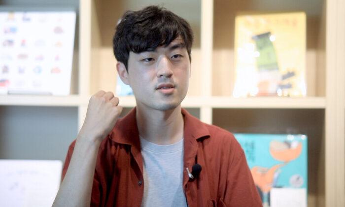 South Korean columnist Hwang Sun Woo in an interview with NTD. (Winnie Han/The Epoch Times)