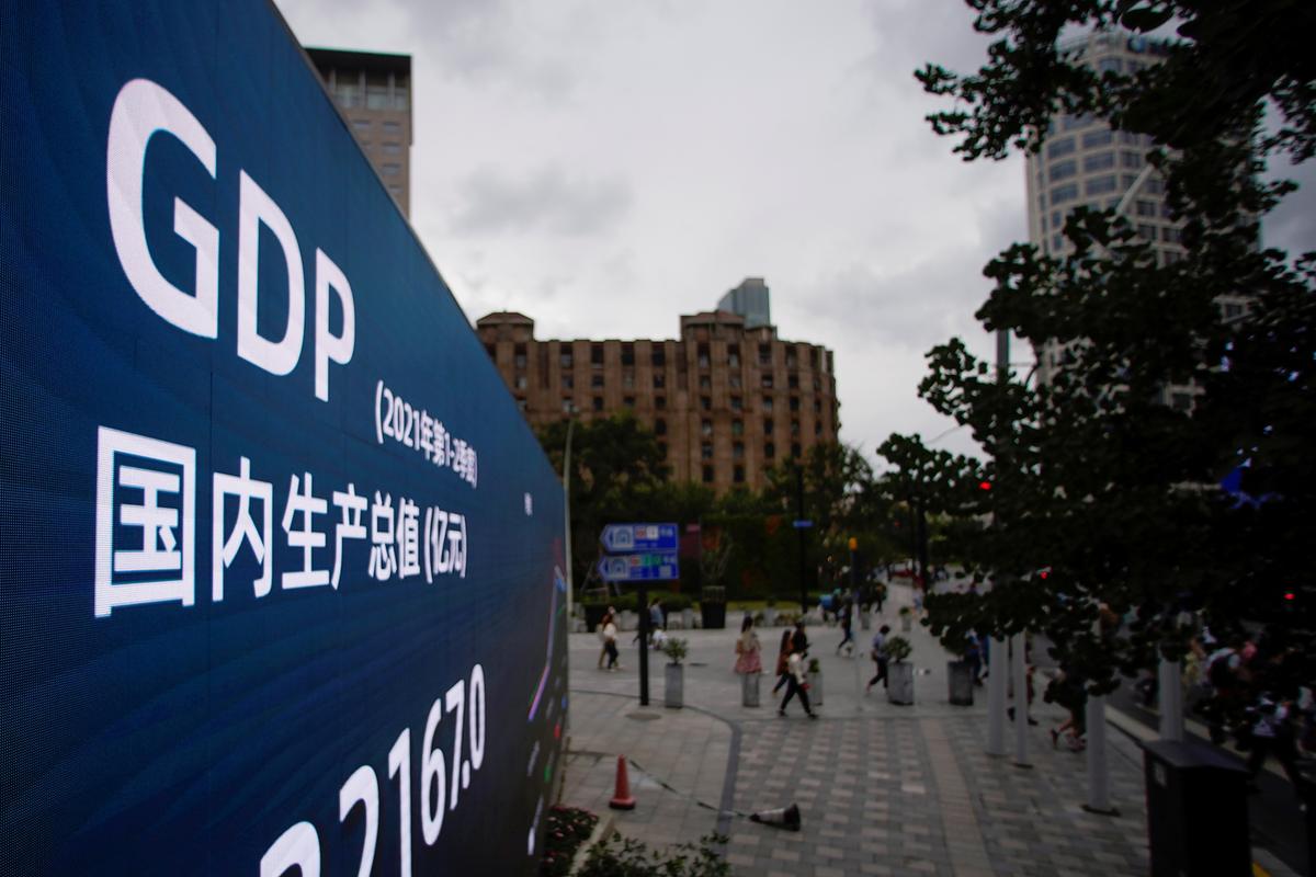 Chinese Regime Releases Fraudulent GDP Growth Figures Amid Economic Decline: Experts