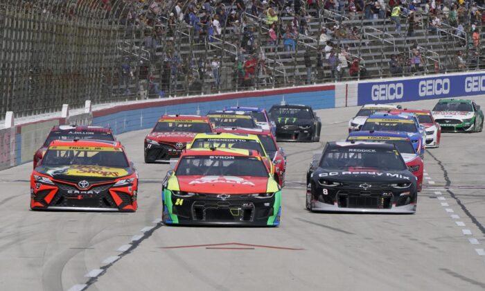 Out of the Way! NASCAR Contenders Want Traffic to Pull Aside