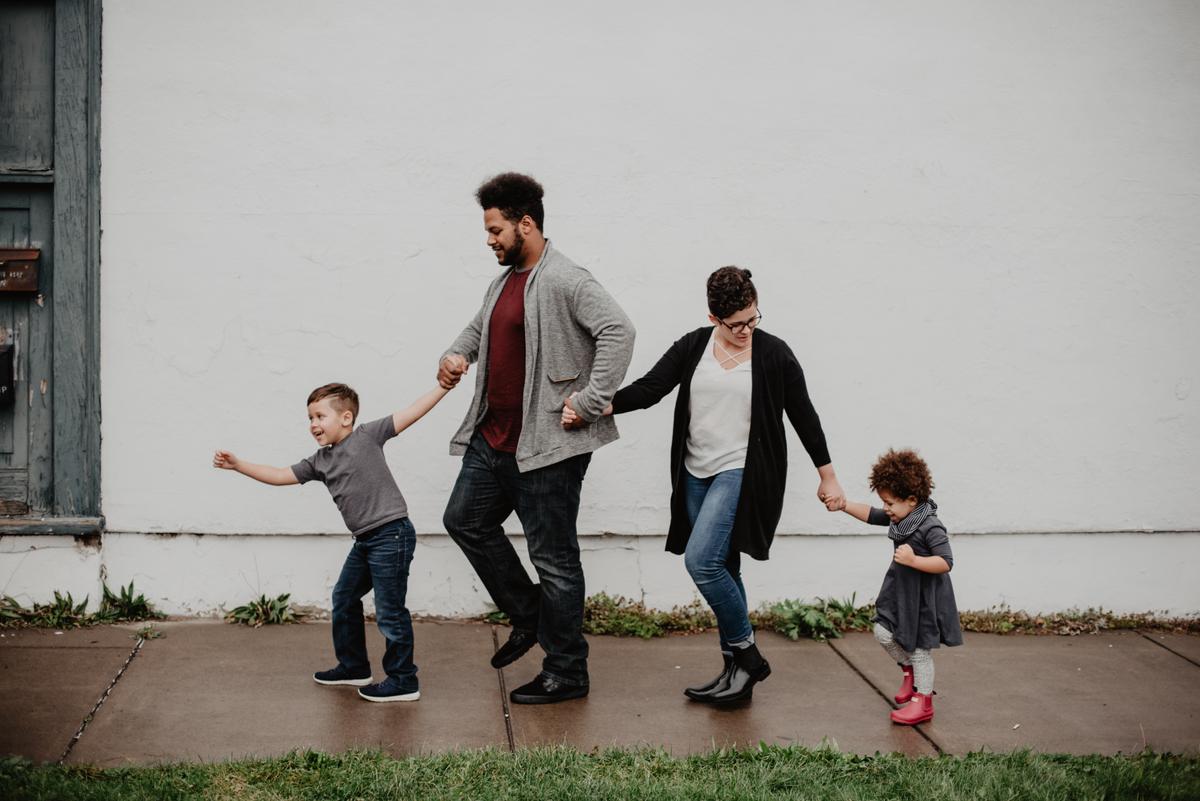 A weekly or monthly date night can work wonders—even with children in tow. (Emma Bauso/Pexels)