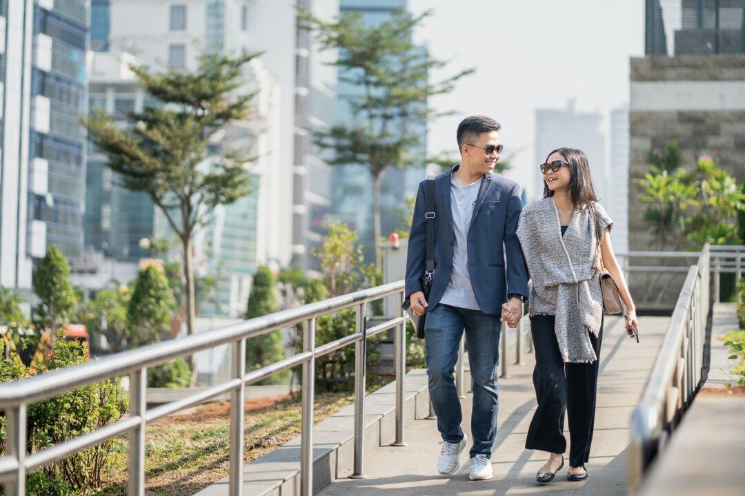 ‘World’s First’ Unvaccinated Dating Service Launches in Hawaii