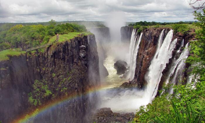 2 Nations, One Natural Wonder: Victoria Falls