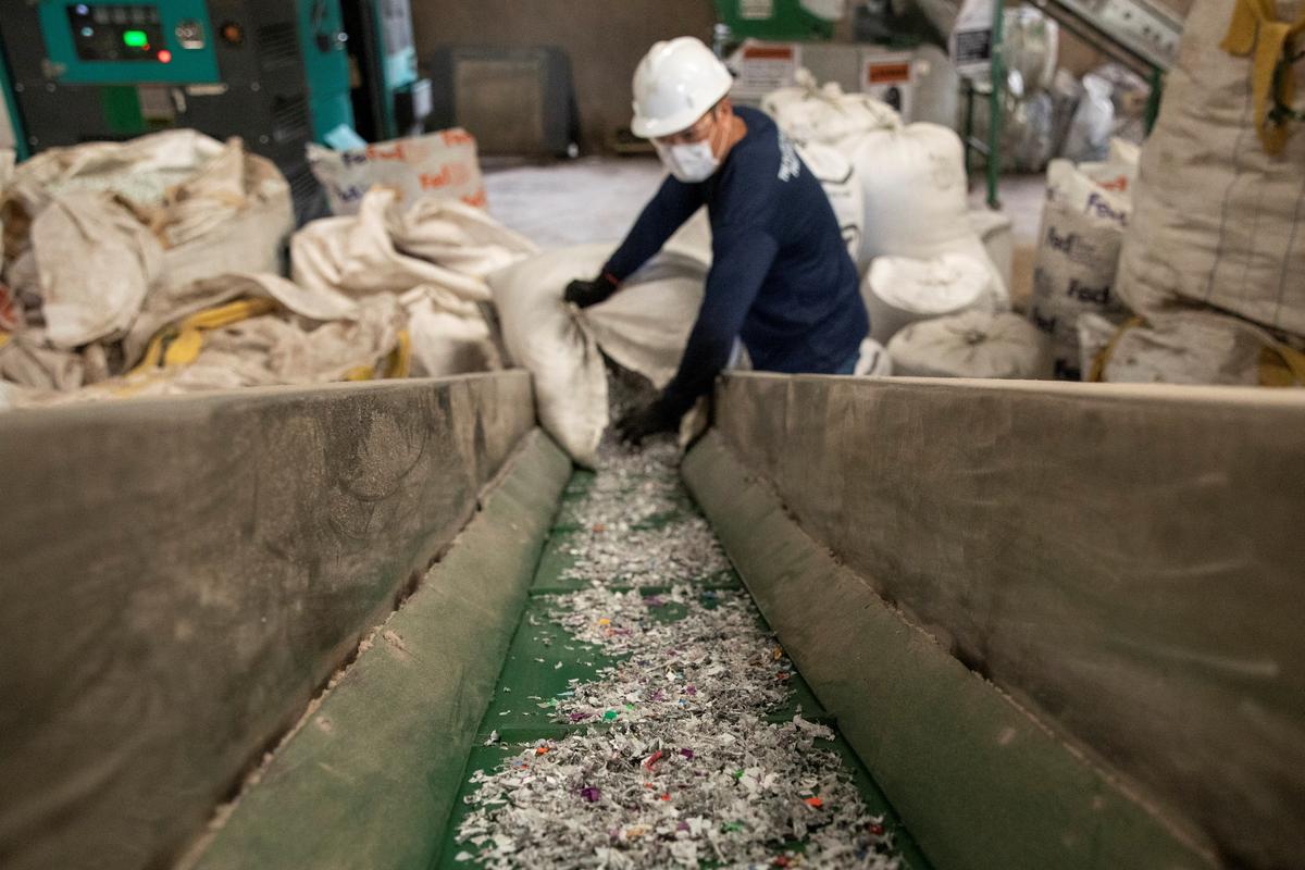 In Major Ocean Polluter Philippines, Group Turns Plastic Waste Into Planks