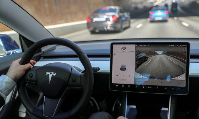 NHTSA in Talks With Tesla Over Reports of Autopilot Camera Failure