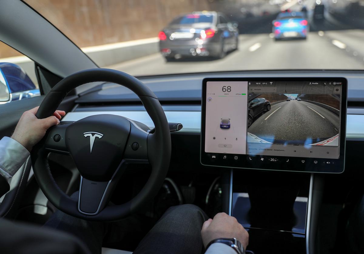 NHTSA in Talks With Tesla Over Reports of Autopilot Camera Failure