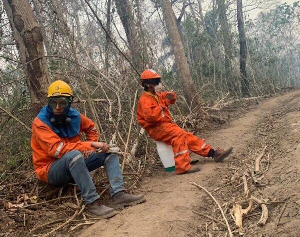 Exhausted firefighters taking a break in Chiquitania in August 2019. (Cesar Calani Cosso/The Epoch Times)