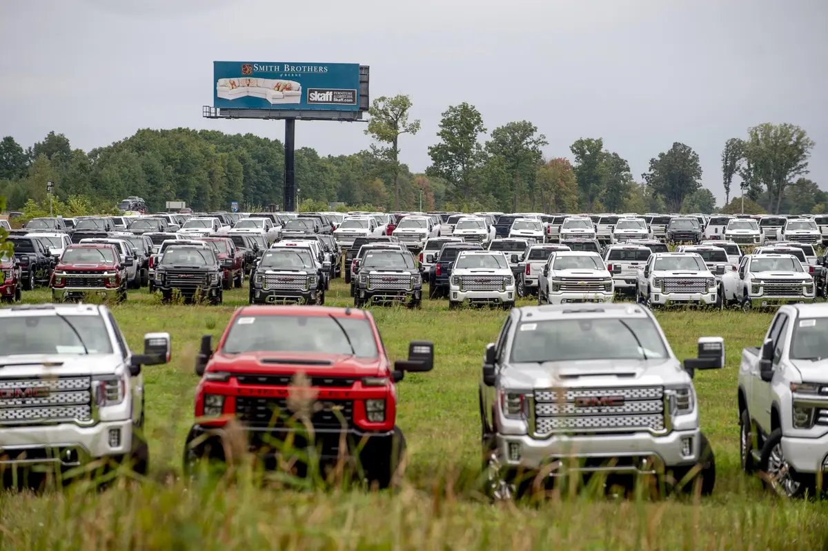 UAW Members Strike at American Axle’s Michigan Plant, Disrupting Major GM Supplier