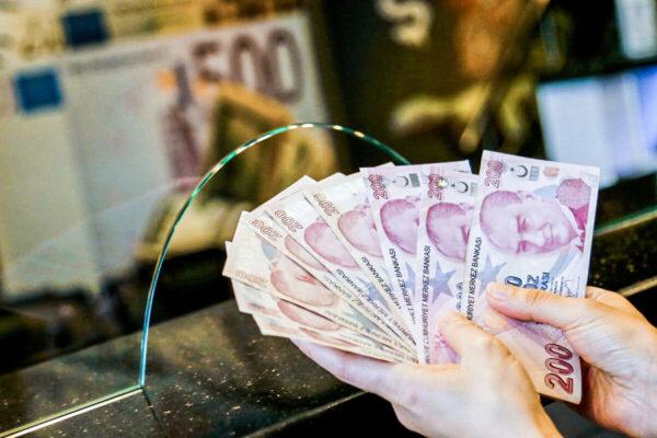 A money changer holds Turkish lira banknotes at a currency exchange office in Ankara, Turkey on Sept. 27, 2021. (Cagla Gurdogan/Reuters)