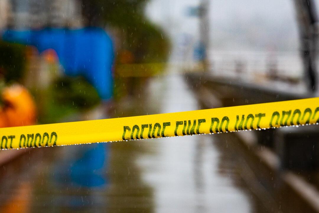 18 Illegal Immigrants Detained After Speeding Through Newport Harbor on Boat