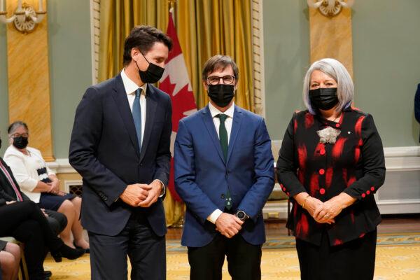 Prime Minister Justin Trudeau, left, and Gov. Gen. Mary May Simon, right, pose with Steven Guilbeault, minister of environment and climate change, at a cabinet swearing-in ceremony at Rideau Hall in Ottawa, Oct. 26, 2021. (The Canadian Press/Adrian Wyld)