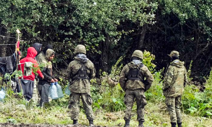 2 Polish Troops Hurt as Illegal Immigrants Try Forcing Belarus Border