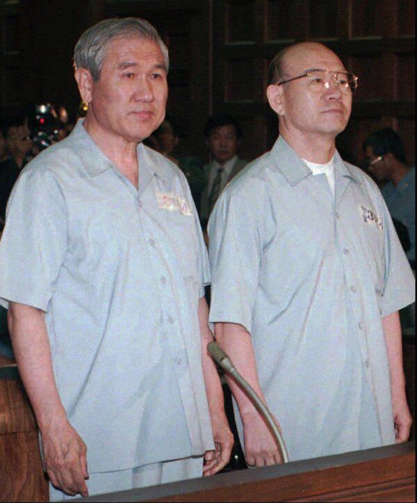 Former South Korean Presidents Roh Tae-woo, left, and Chun Doo-hwan, appear in court during their trial in Seoul, South Korea, on Aug. 26, 1996. (Yonhap/AP Photo)