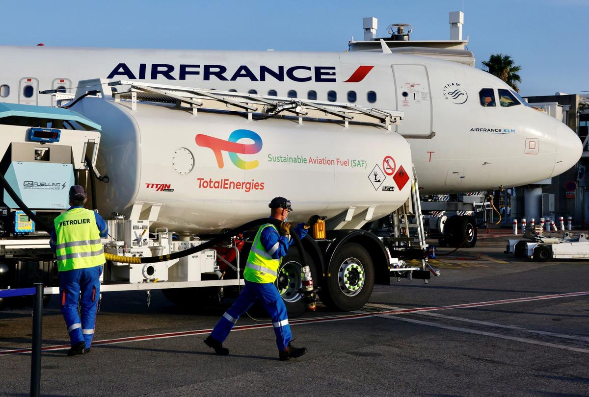 An Air France aircraft, operated with sustainable aviation fuel (SAF) produced by TotalEnergies, is refueled before its first flight from Nice to Paris at Nice airport, France, on Oct. 1, 2021. (Eric Gaillard/Reuters)