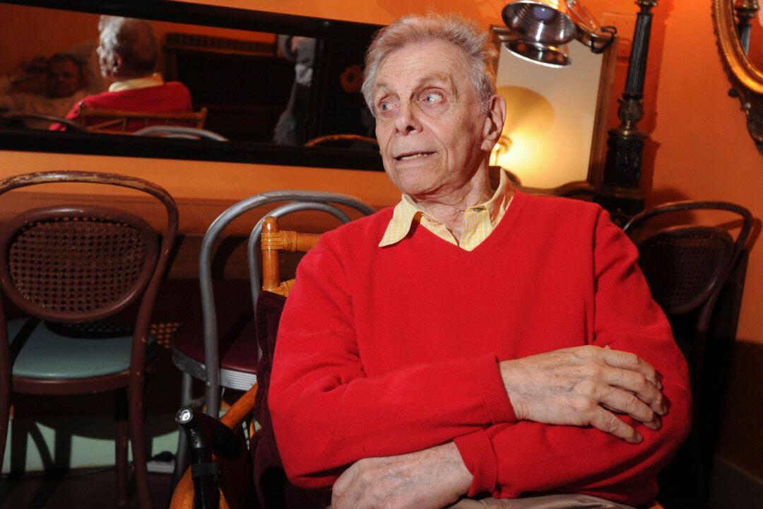 Comedian Mort Sahl Dies at Age 94