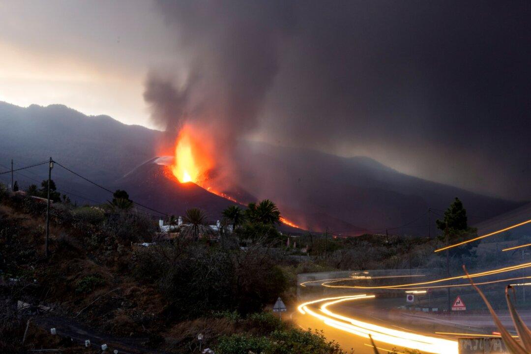 La Palma Island Braces for More Quakes as Volcano Roars On