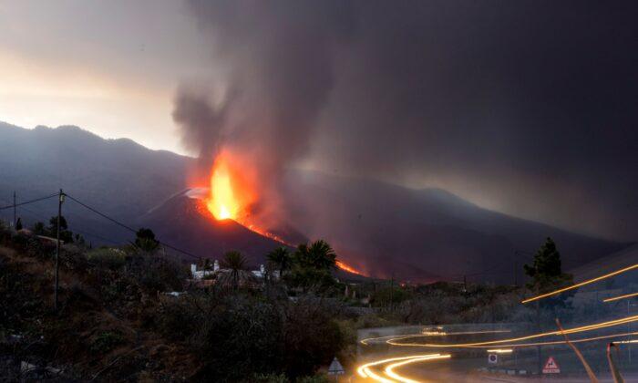 La Palma Island Braces for More Quakes as Volcano Roars On