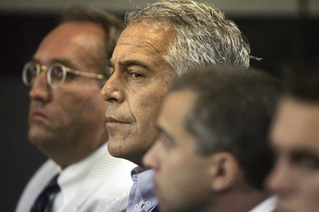 DOJ Moves to Unseal Exhibits From Epstein, Maxwell Grand Jury Investigations