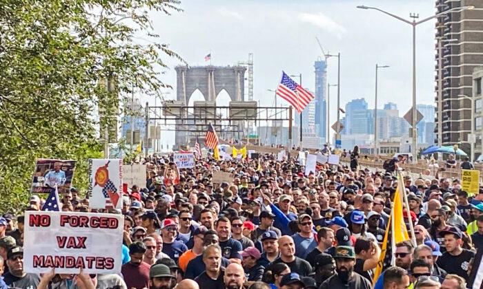 ‘We Have a Communist Takeover’: Thousands of NYC Firemen and Police Officers Defy Vaccine Mandates in Largest Protest Yet