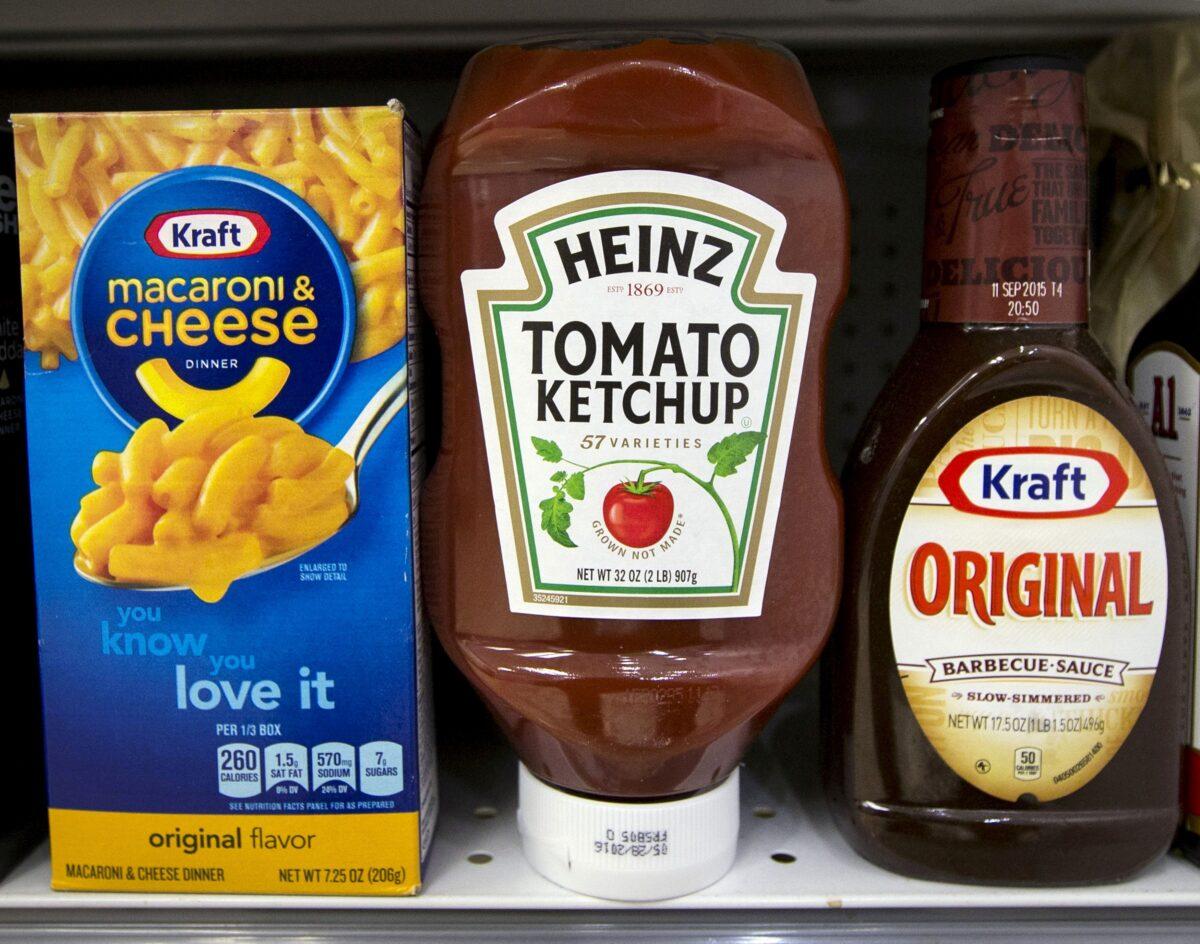 A Heinz Ketchup bottle sits between a box of Kraft Macaroni & Cheese and a bottle of Kraft Original Barbecue Sauce on a grocery store shelf in New York, on March 25, 2015. (Brendan McDermid/Reuters)