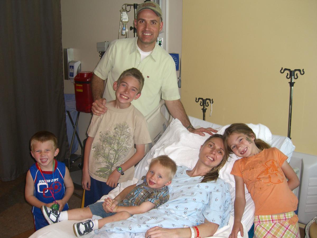 Jodi with her four kids and husband. (Courtesy of <a href="https://www.facebook.com/WriterJodiBrown/">Jodi Orgill Brown</a>)