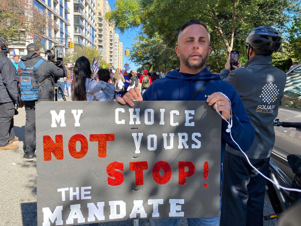 Michael Salcedo, an active firefighter, protests against vaccine mandates outside Mayor's residence in Manhattan, New York, on Oct. 28, 2021. (Sarah Lu/The Epoch Times)