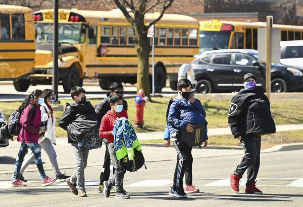 Students cross the street on their way to school in Mississauga, Ont., April 1, 2021. (The Canadian Press/Nathan Denette)
