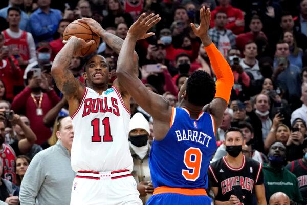 Chicago Bulls forward DeMar DeRozan (L) shoots against New York Knicks guard RJ Barrett during the second half of an NBA basketball game in Chicago on Oct. 28, 2021. (Nam Y. Huh/AP Photo)
