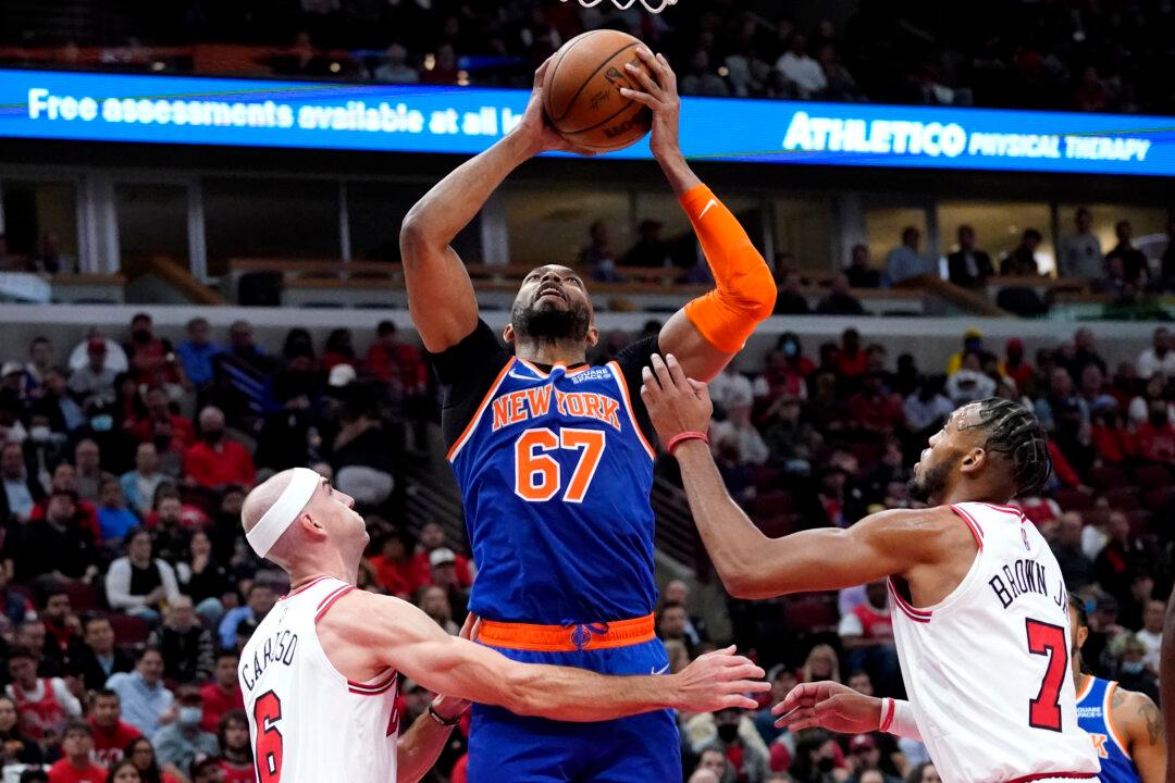 Walker, Knicks Hang On, Deal Bulls First Loss 104–103