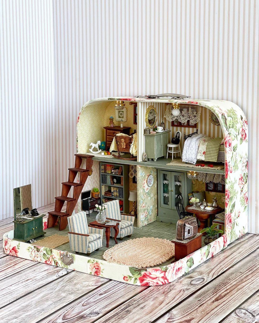 "Two-story Cottage." (Courtesy of <a href="https://www.instagram.com/olgamokriskaya/">Olga Mokriskaya</a>)