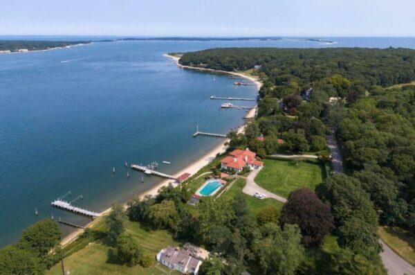 <a href="http://8 Bedrooms Single Family Detached, $11,950,000 – 44 Manhanset Road, Shelter Island, NY">8 Bedrooms Single Family Detached, $11,950,000 – 44 Manhanset Road, Shelter Island, NY</a> (Courtesy of JamesEdition)