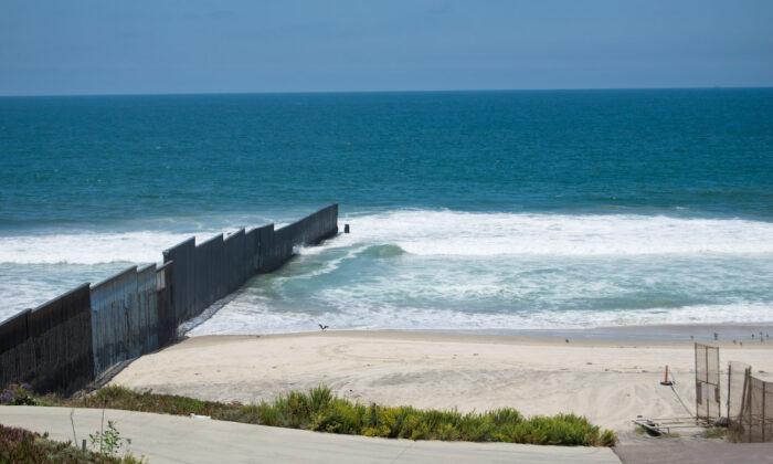 1 Dead After Large Group Try to Illegally Swim Into US: Border Patrol