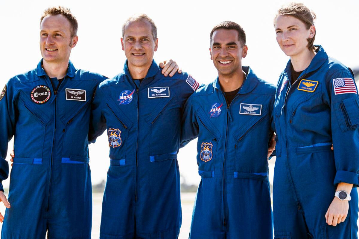 SpaceX Delays Astronaut Flight Due to Rough Wind, Waves