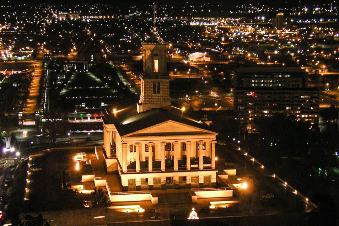 Tennessee Lawmakers Vote to Ban COVID-19 Vaccine Passports, Restrict Mask Mandates