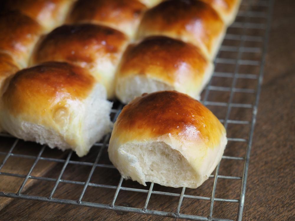 It’s always cost-effective to make your own bread and dinner rolls. (chaechaebyv/Shutterstock)