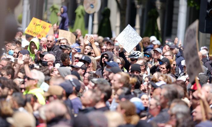 Thousands of Protesters Rally in Melbourne, Australia, to Oppose Pandemic Legislation