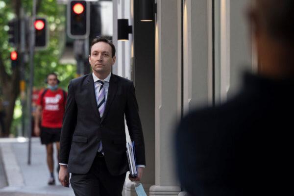 Counsel assisting the commission, Scott Robertson, arrives at ICAC on October 28, 2021 in Sydney, Australia. (Brook Mitchell/Getty Images)