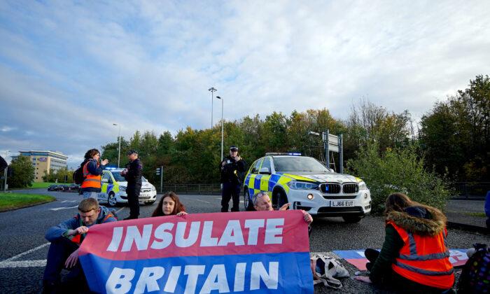 UK Police Arrest 124 Climate Protesters Over Bridge Blockades